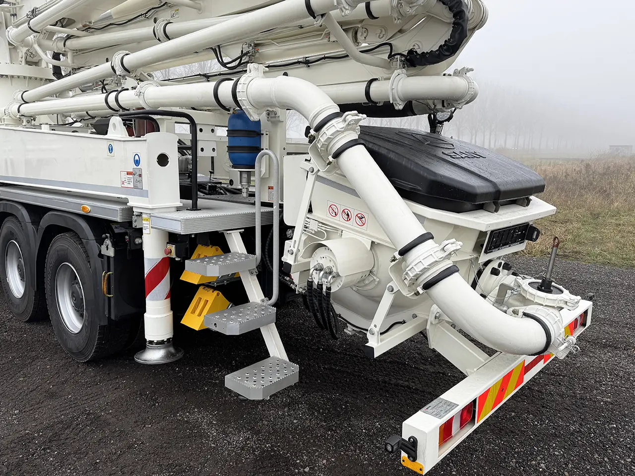 Mercedes-Benz Arocs 3340 6x4 Concrete Pump 18
