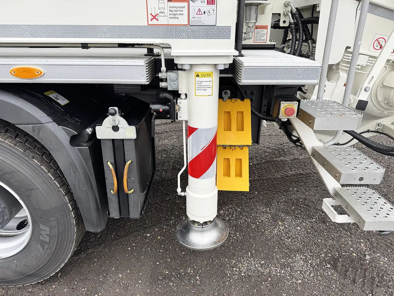 Mercedes-Benz Arocs 3340 6x4 Concrete Pump 19