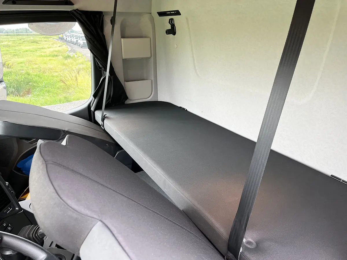 Mercedes-Benz Arocs 3342-A 6x6 Chassis Cabin 10