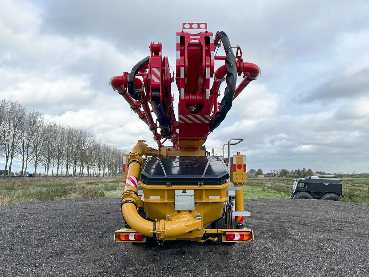 Mercedes-Benz Arocs 4140 8x4 Concrete Pump 13