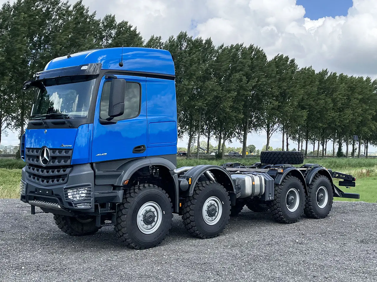 Mercedes-Benz Arocs 4142-AK 8x8 Chassis Cabin 1