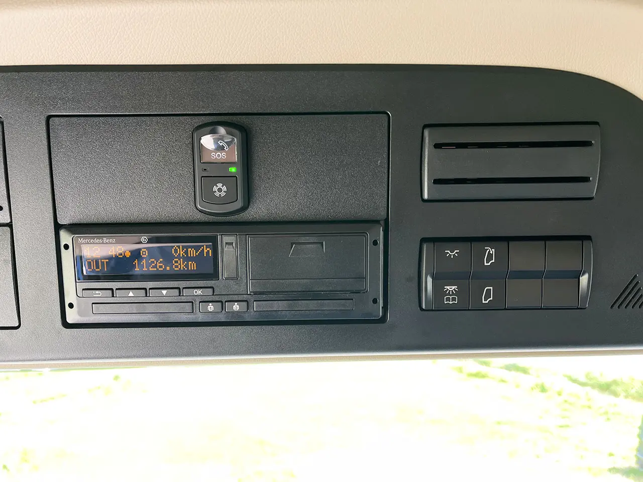 Mercedes-Benz Arocs 4142-AK 8x8 Chassis Cabin 11