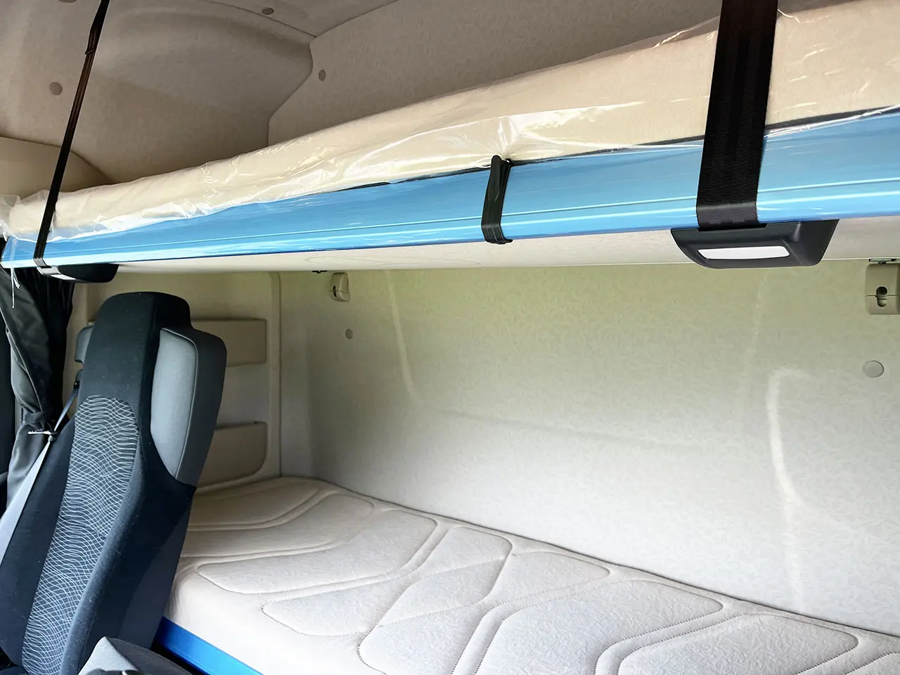 Mercedes-Benz Arocs 4142-AK 8x8 Chassis Cabin 12