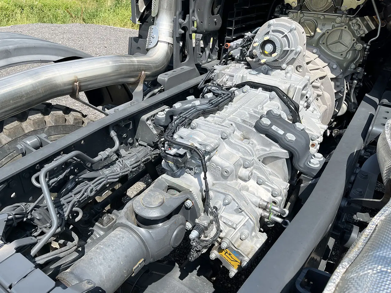 Mercedes-Benz Arocs 4142-AK 8x8 Chassis Cabin 14