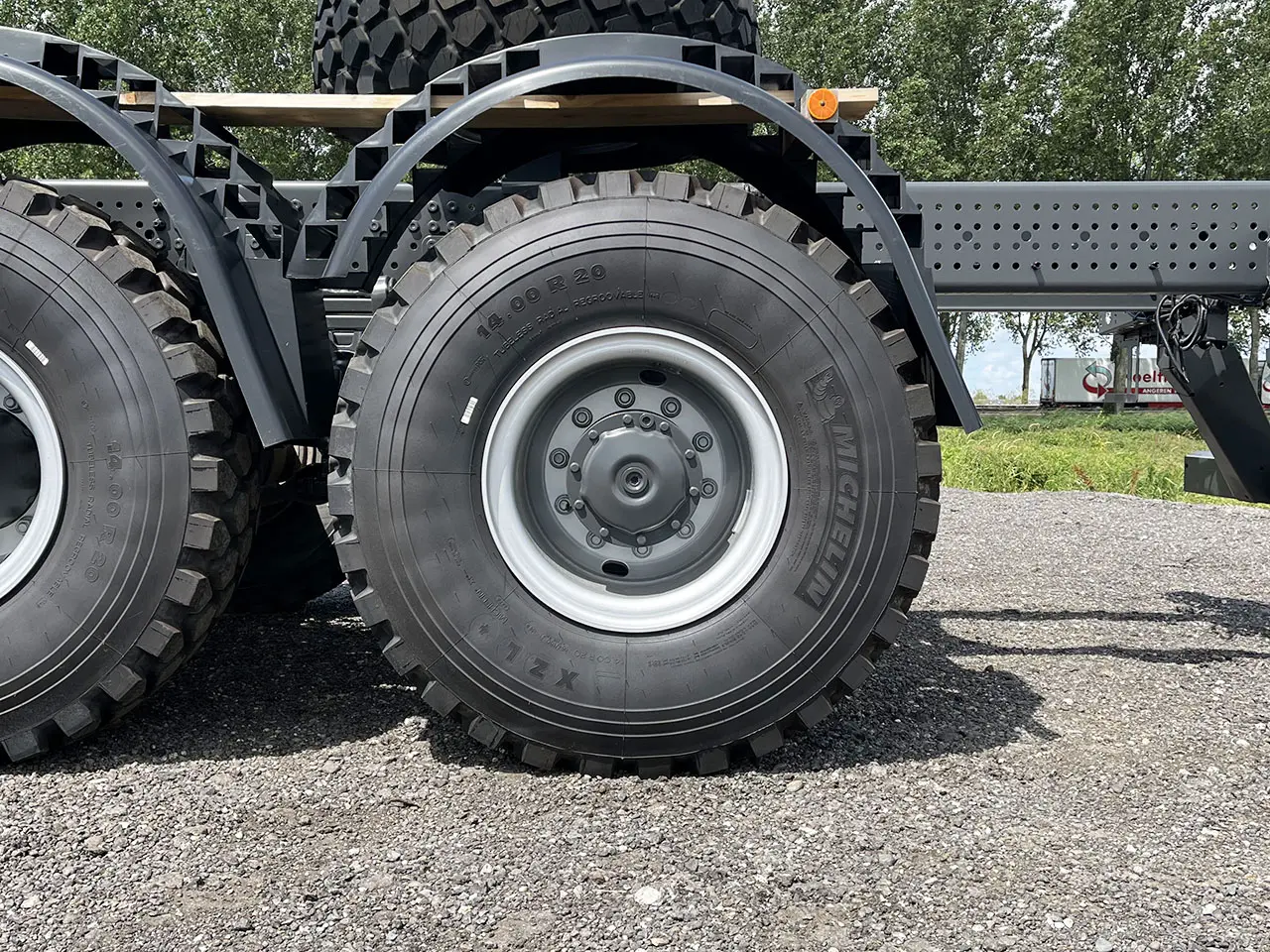 Mercedes-Benz Arocs 4142-AK Châssis Cabine 8x8 15