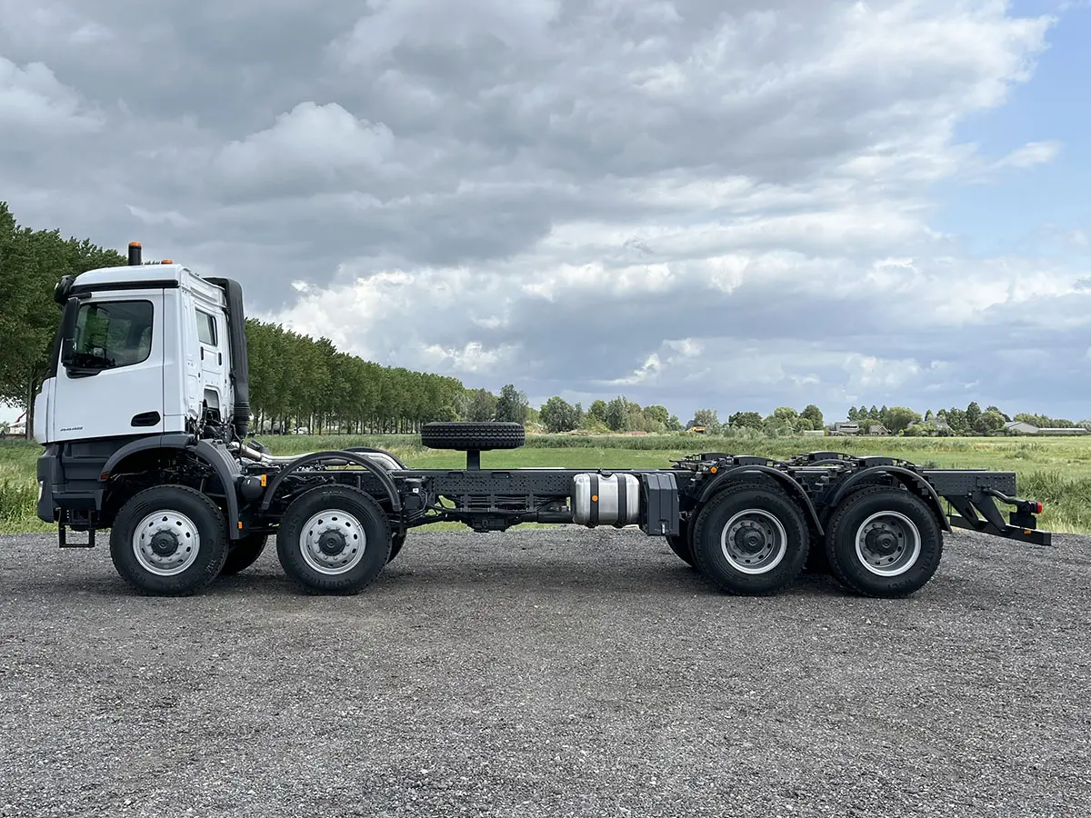 Mercedes-Benz Arocs 4148-AK Châssis Cabine 8x8 2