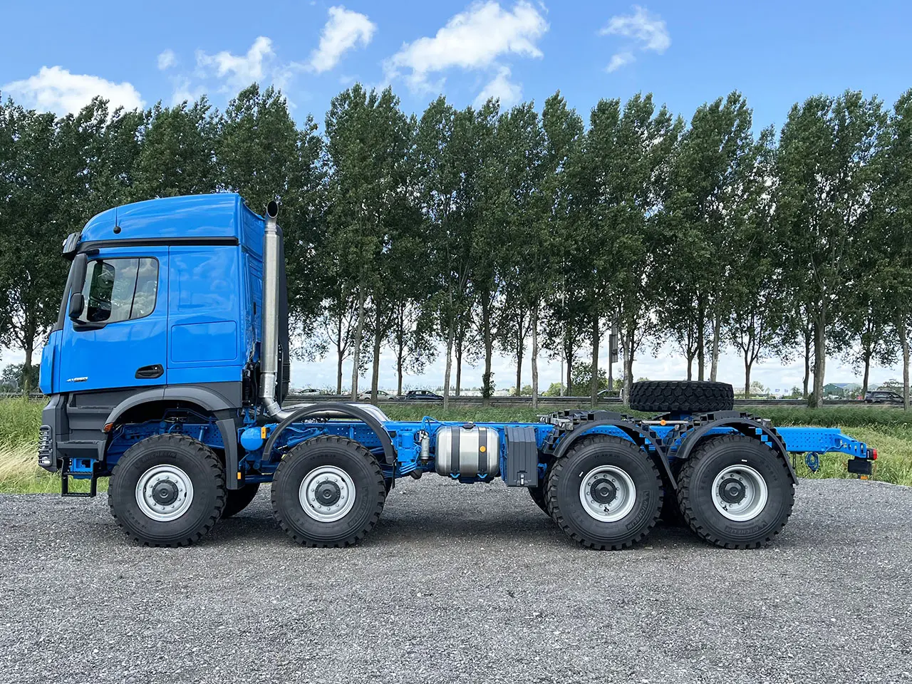 Mercedes-Benz Arocs 4152-AK Châssis Cabine 8x8 2