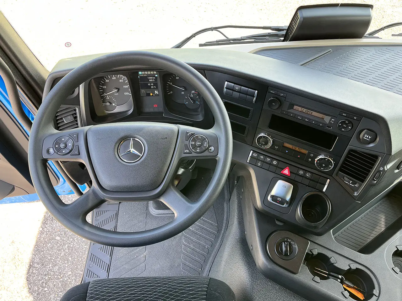 Mercedes-Benz Arocs 4152-AK Châssis Cabine 8x8 9