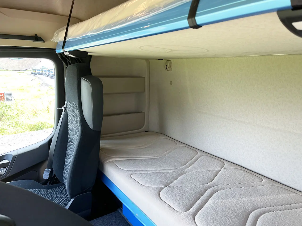 Mercedes-Benz Arocs 4152-AK 8x8 Chassis Cabin 11