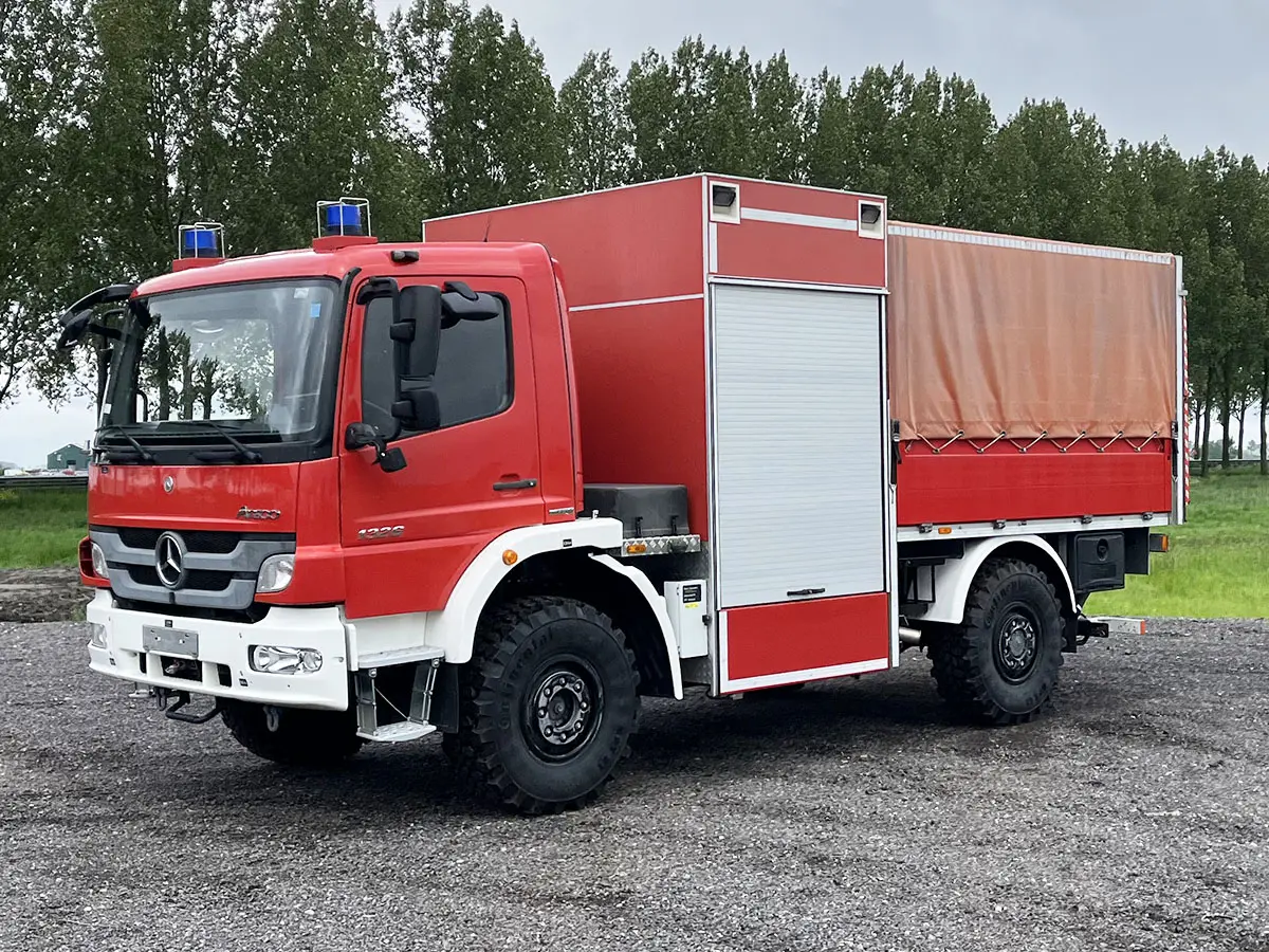 Mercedes-Benz Atego 1326 Caisse bâchée 4x4