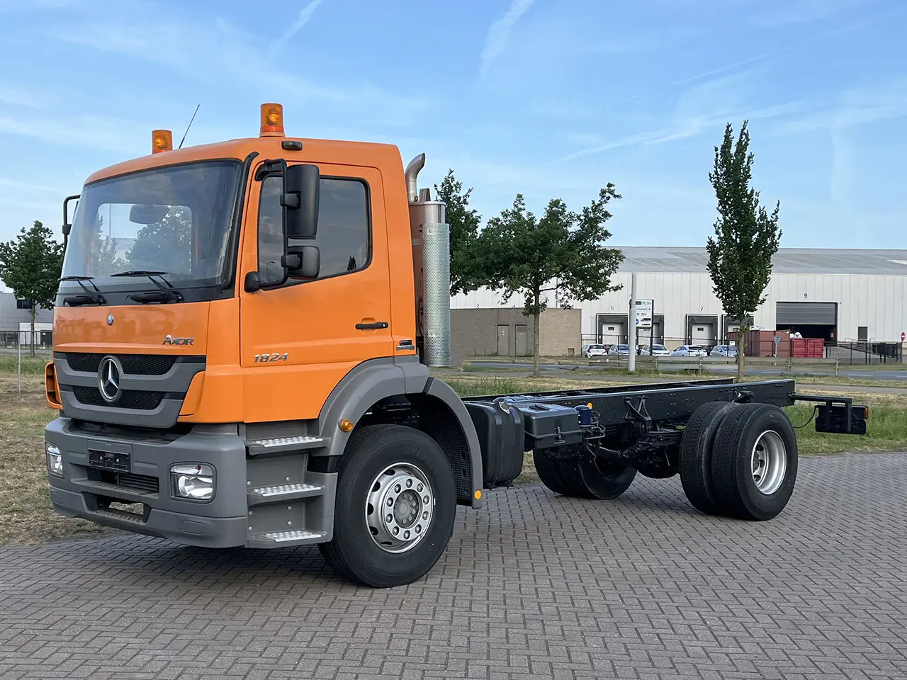 Mercedes-Benz Axor 1824 Chassis Cabin 4x2