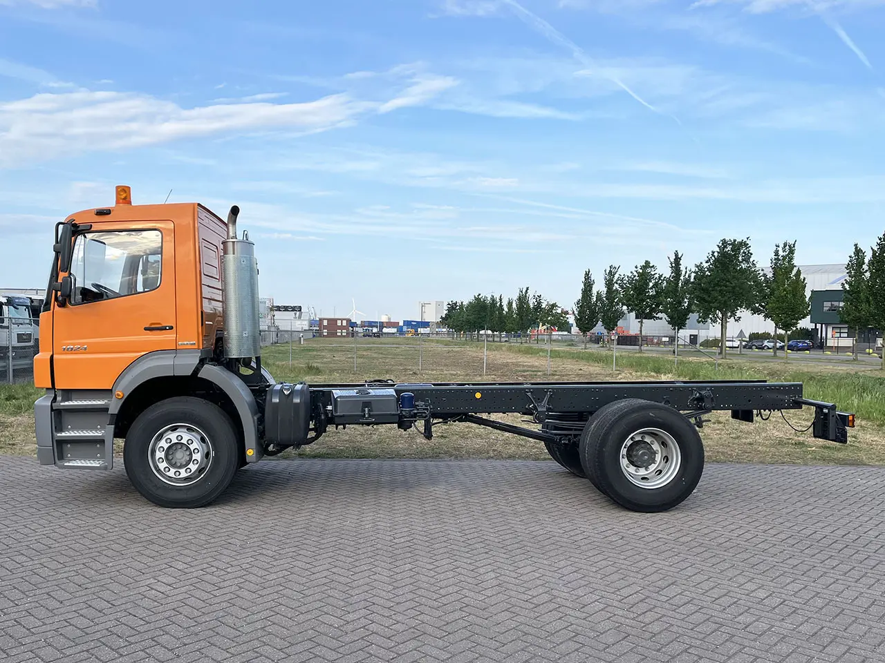 Mercedes-Benz Axor 1824 Chassis Cabin 4x2 2