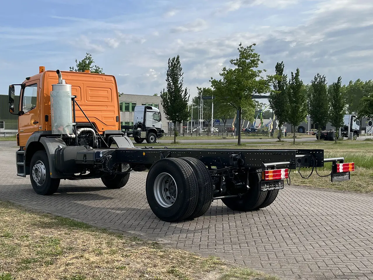 Mercedes-Benz Axor 1824 4x2 Chassis Cabin