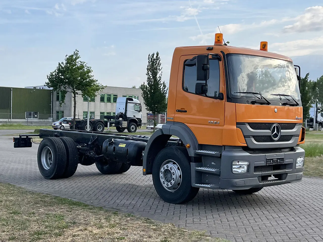 Mercedes-Benz Axor 1824 4x2 Chassis Cabin 4