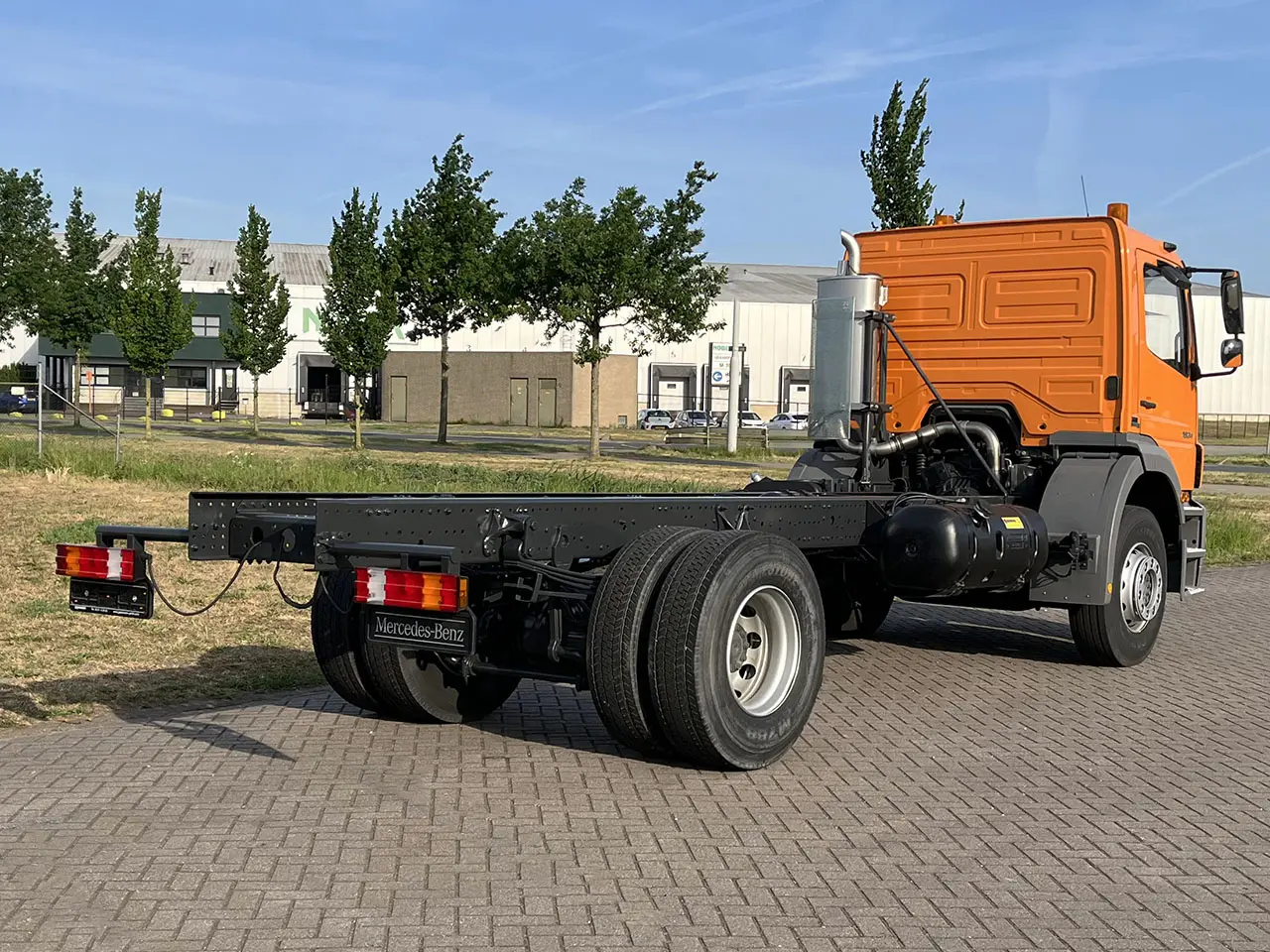 Mercedes-Benz Axor 1824 Chassis Cabin 4x2 6