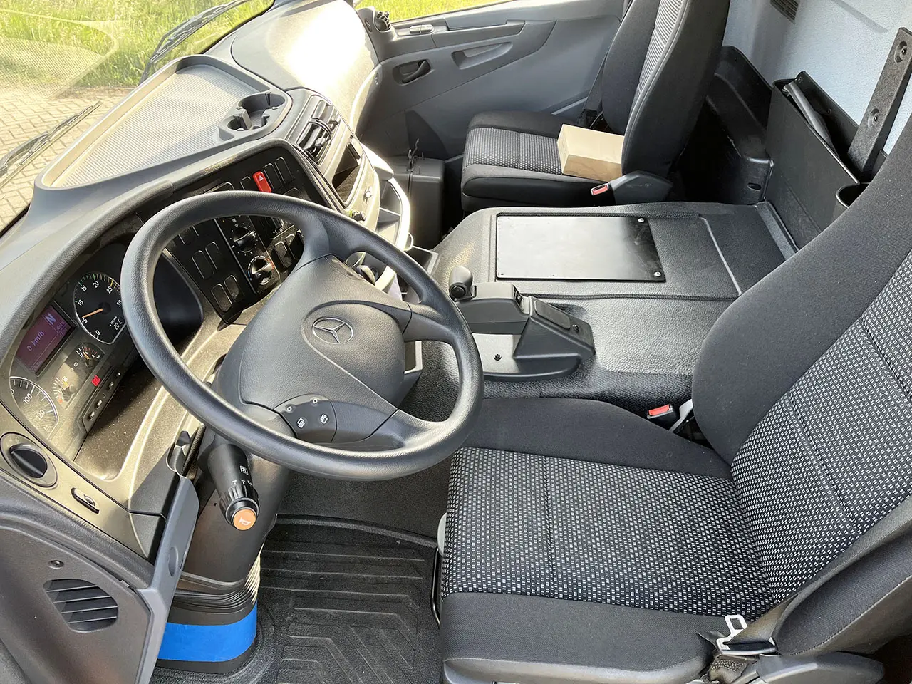 Mercedes-Benz Axor 1824 4x2 Chassis Cabin 7