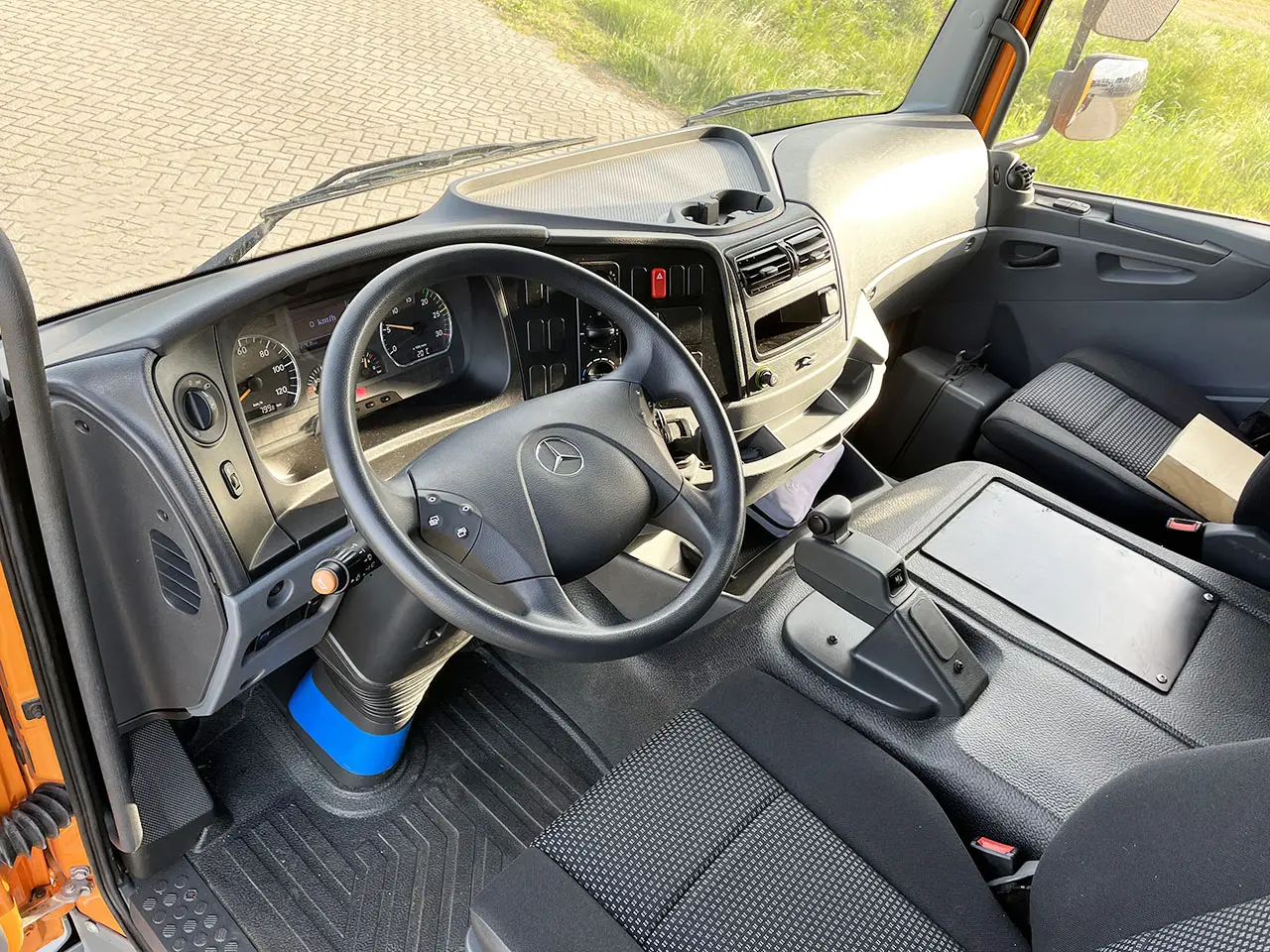 Mercedes-Benz Axor 1824 Chassis Cabin 4x2 8