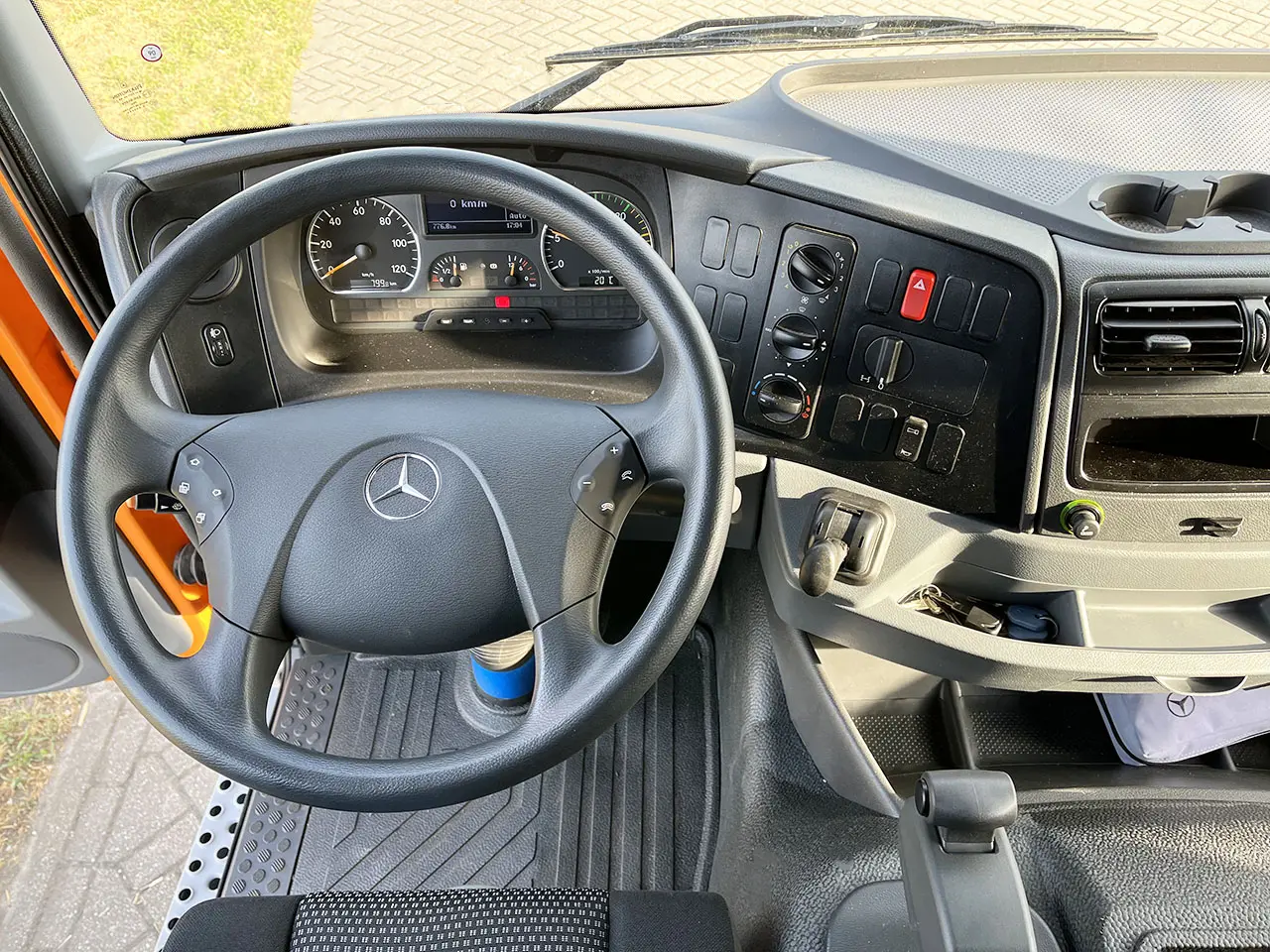 Mercedes-Benz Axor 1824 Chassis Cabin 4x2 9