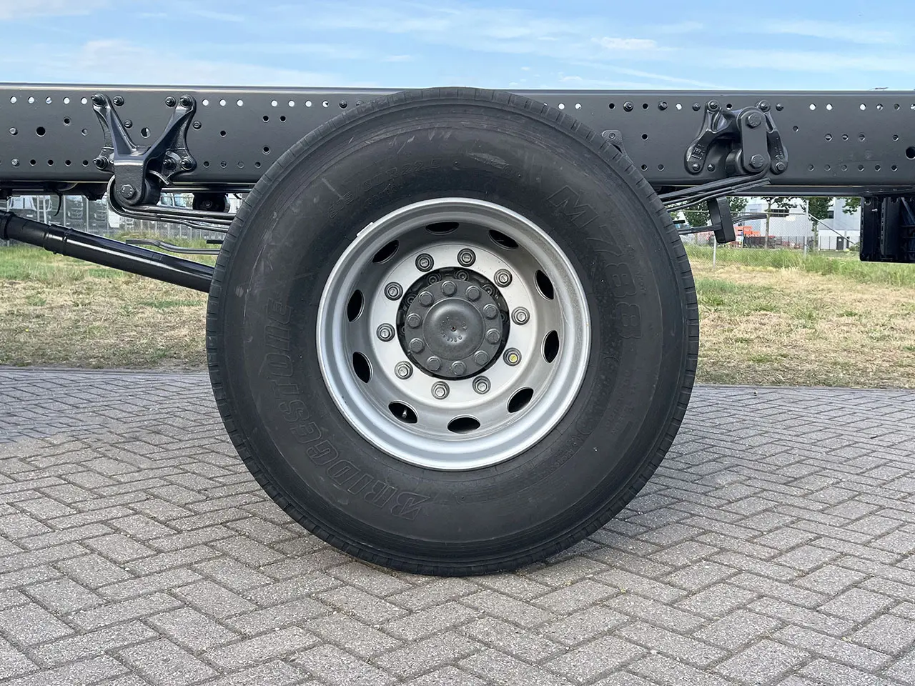 Mercedes-Benz Axor 1824 4x2 Chassis Cabin 11