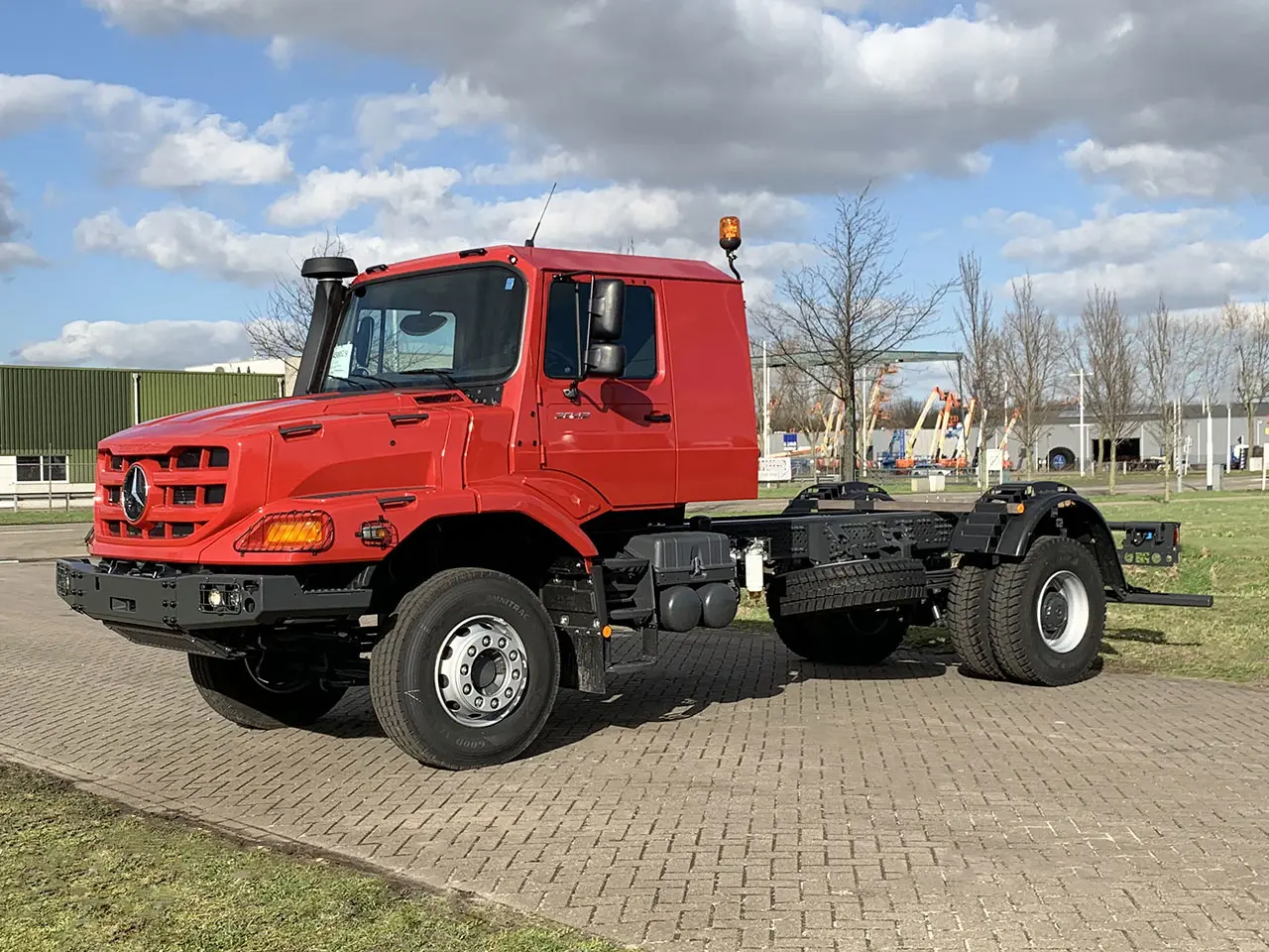 Mercedes-Benz Zetros 2042 4x2 Chassis Cabin