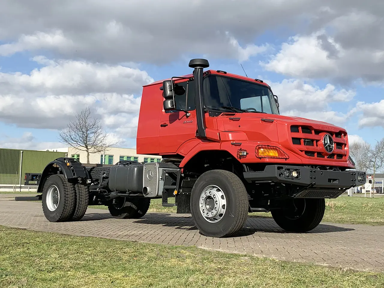 Mercedes-Benz Zetros 2042 4x2 Chassis Cabin 4