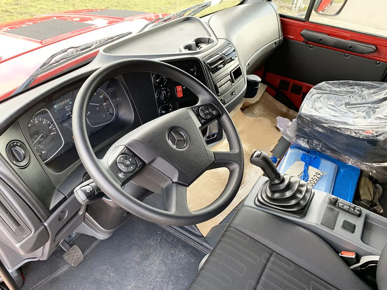 Mercedes-Benz Zetros 2042 Chassis Cabin 4x2 8