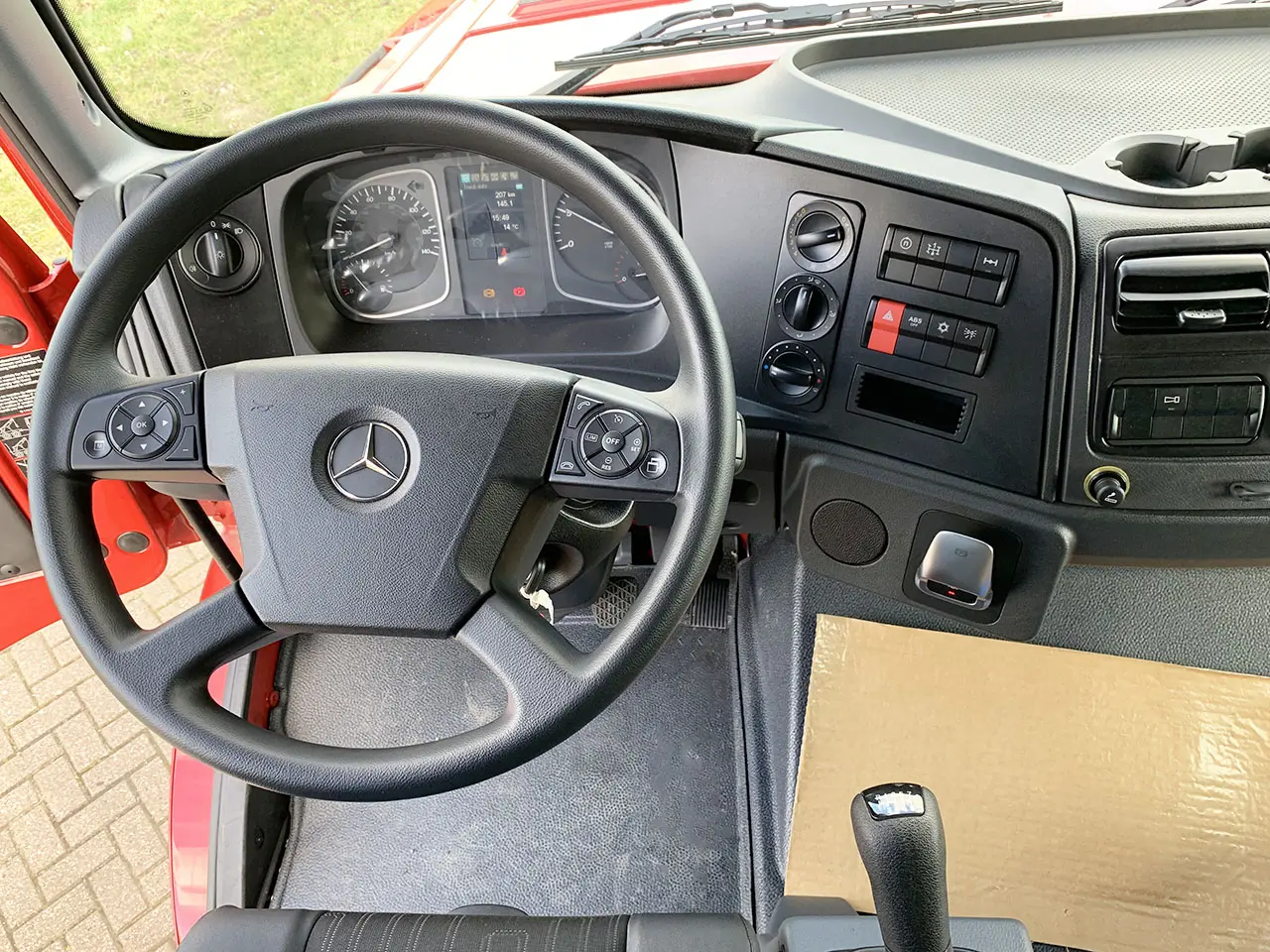 Mercedes-Benz Zetros 2042 Chassis Cabin 4x2 9