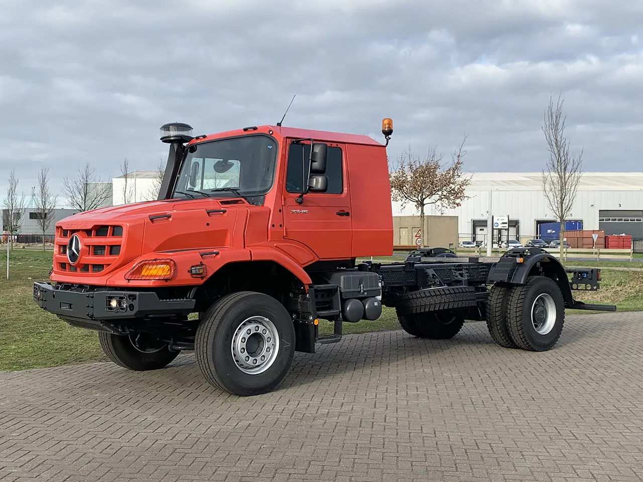 Mercedes-Benz Zetros 2045 Chassis Cabin 4x2