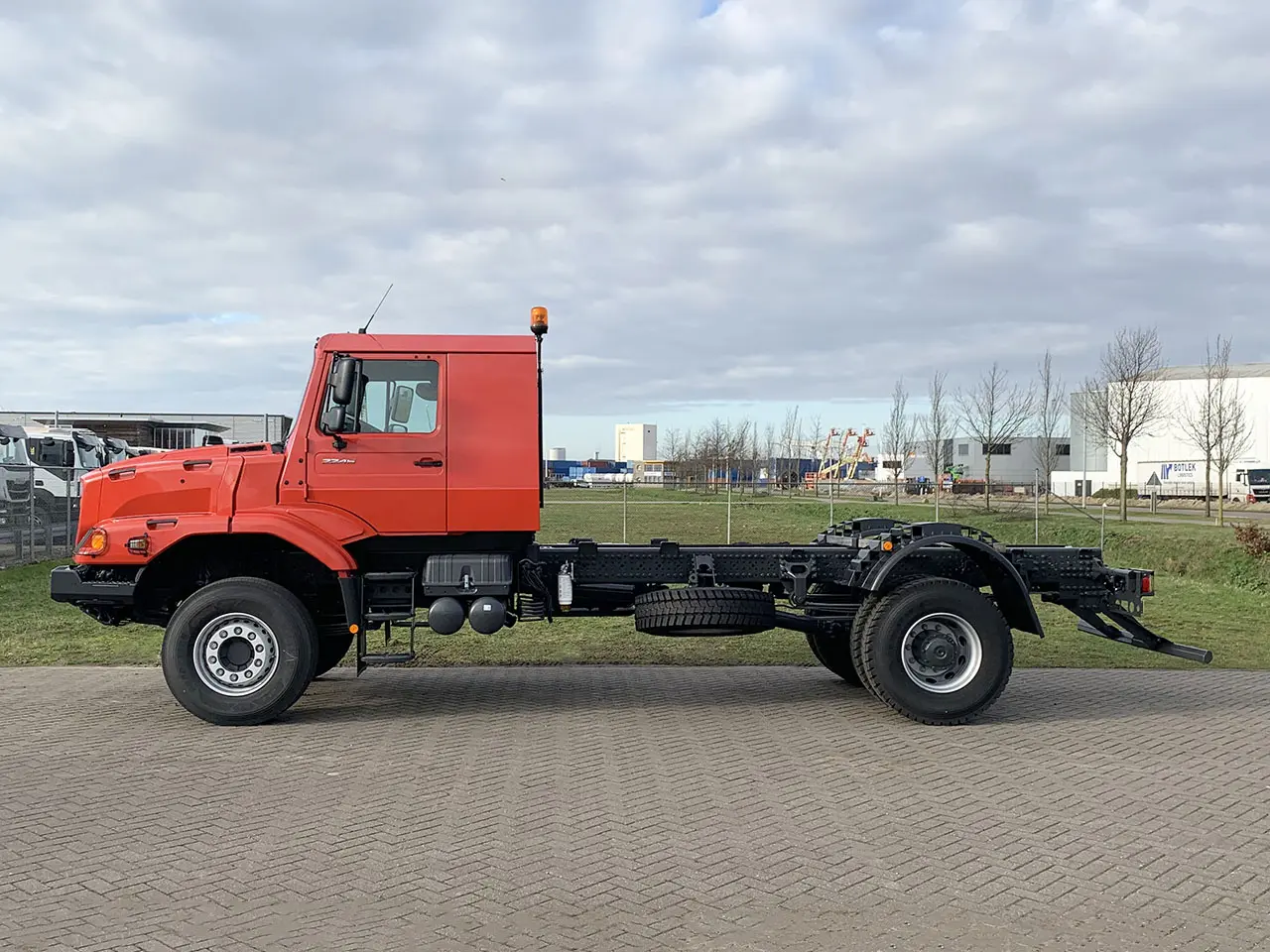 Mercedes-Benz Zetros 2045 Chassis Cabin 4x2