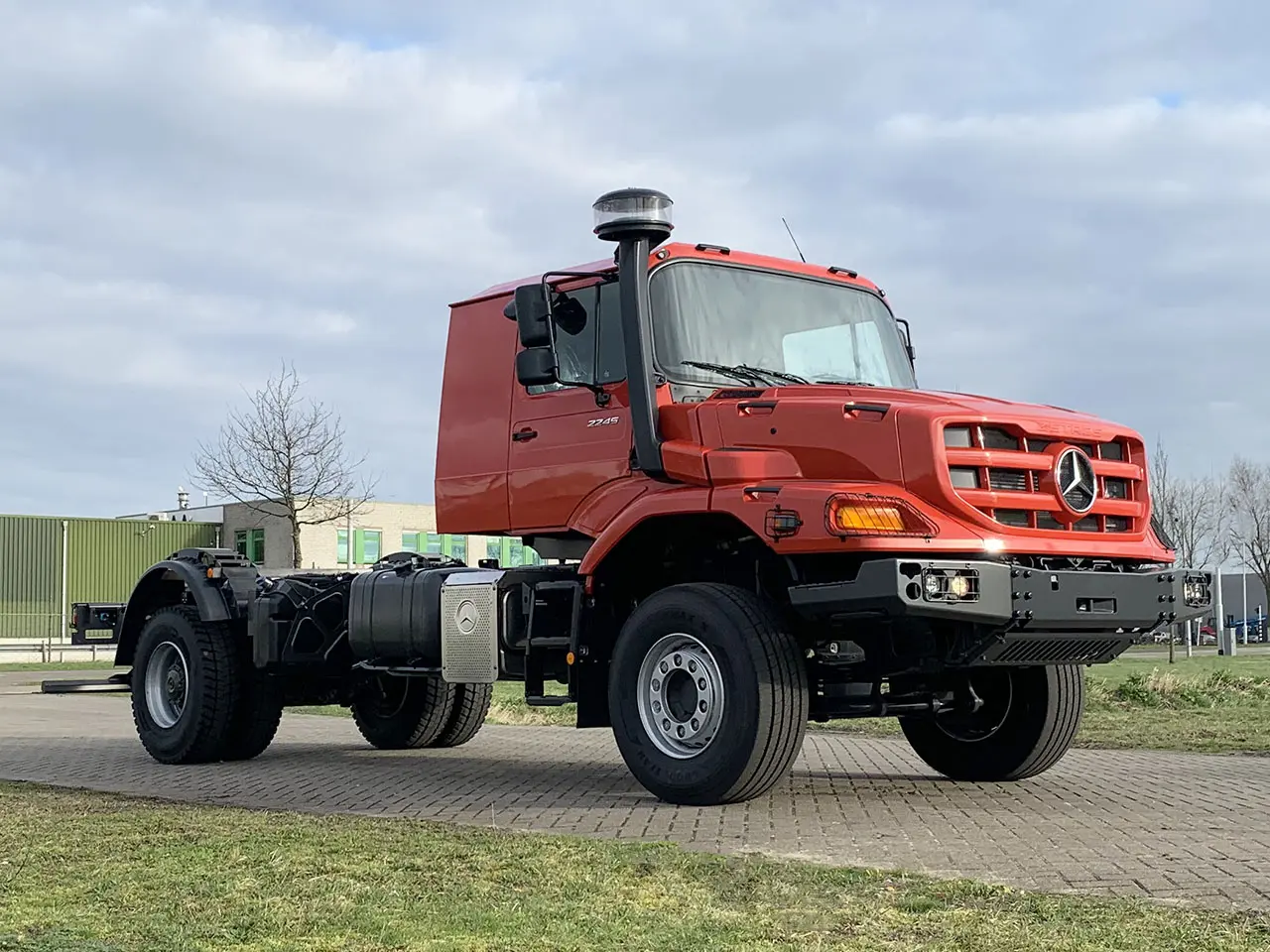 Mercedes-Benz Zetros 2045 Chassis Cabin 4x2 4