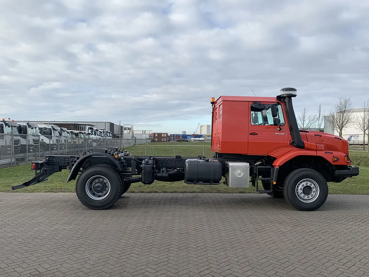 Mercedes-Benz Zetros 2045 Chassis Cabin 4x2 5