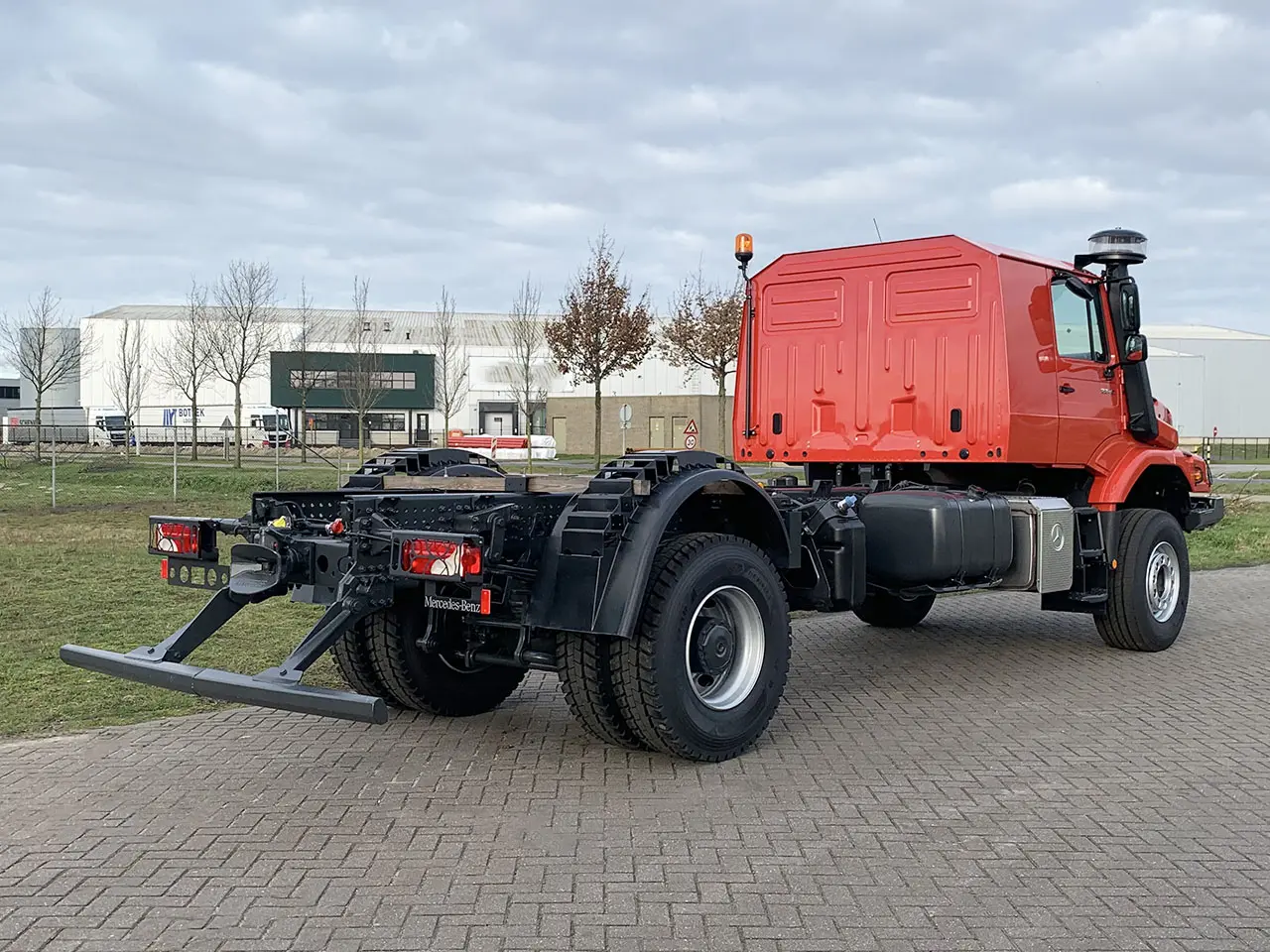 Mercedes-Benz Zetros 2045 Chassis Cabin 4x2 6