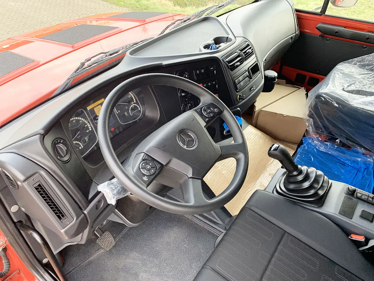 Mercedes-Benz Zetros 2045 Chassis Cabin 4x2 8