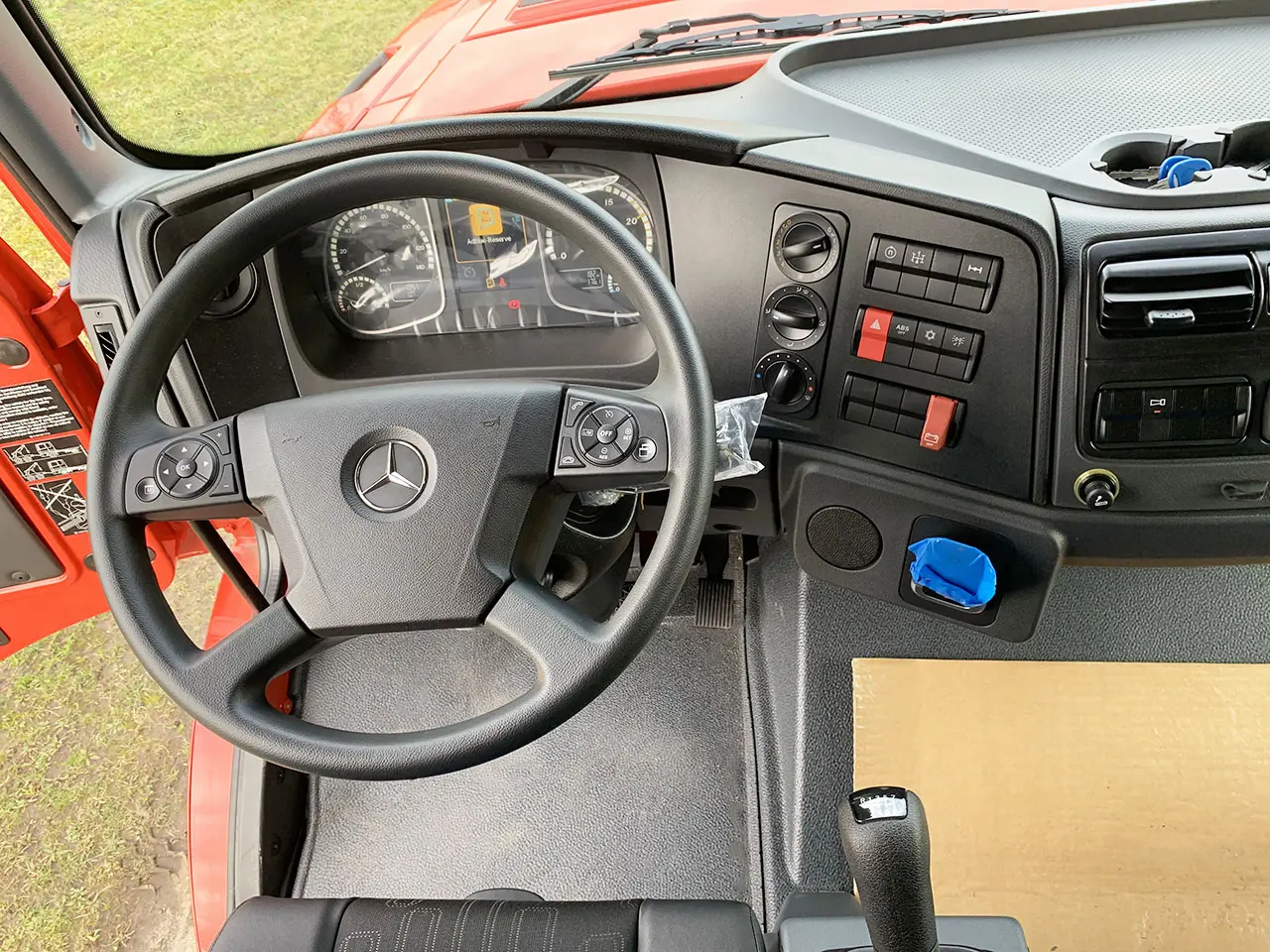 Mercedes-Benz Zetros 2045 Chassis Cabin 4x2 9
