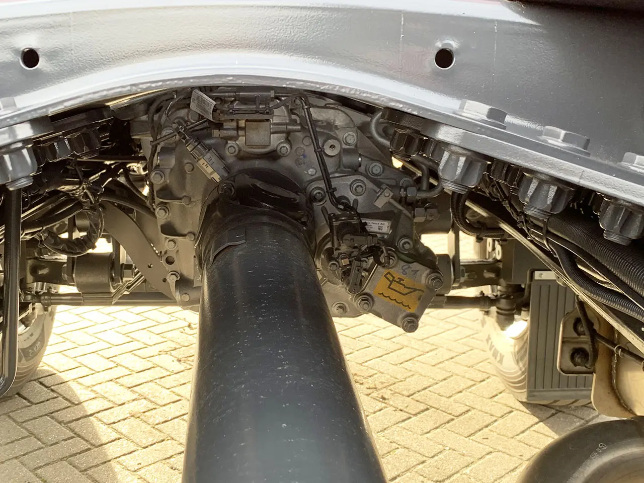 Mercedes-Benz Zetros 2045 4x2 Chassis Cabin 13