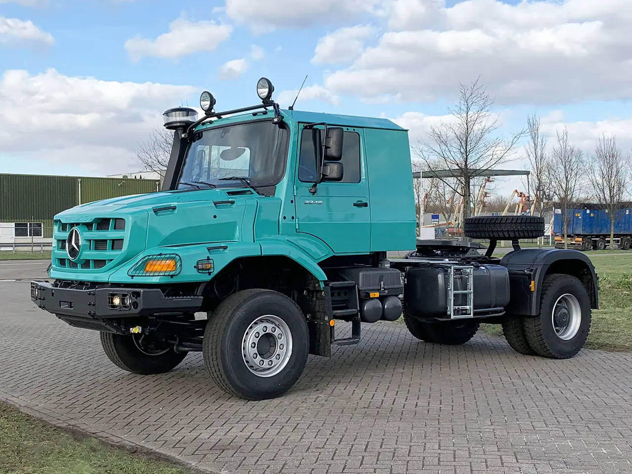 Mercedes-Benz Zetros 2045-S Tractor Head 4x2