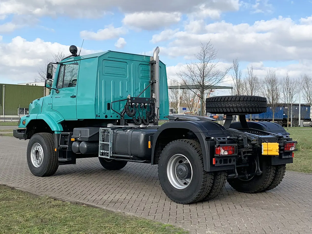 Mercedes-Benz Zetros 2045-S Tractor Head 4x2 3