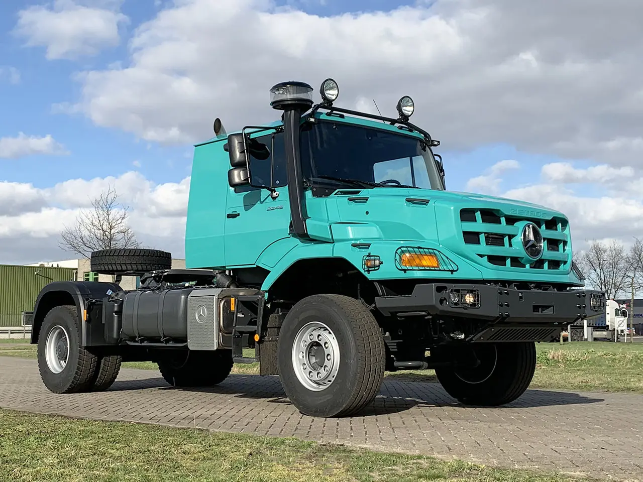 Mercedes-Benz Zetros 2045-S 4x2 Tractor Head 4