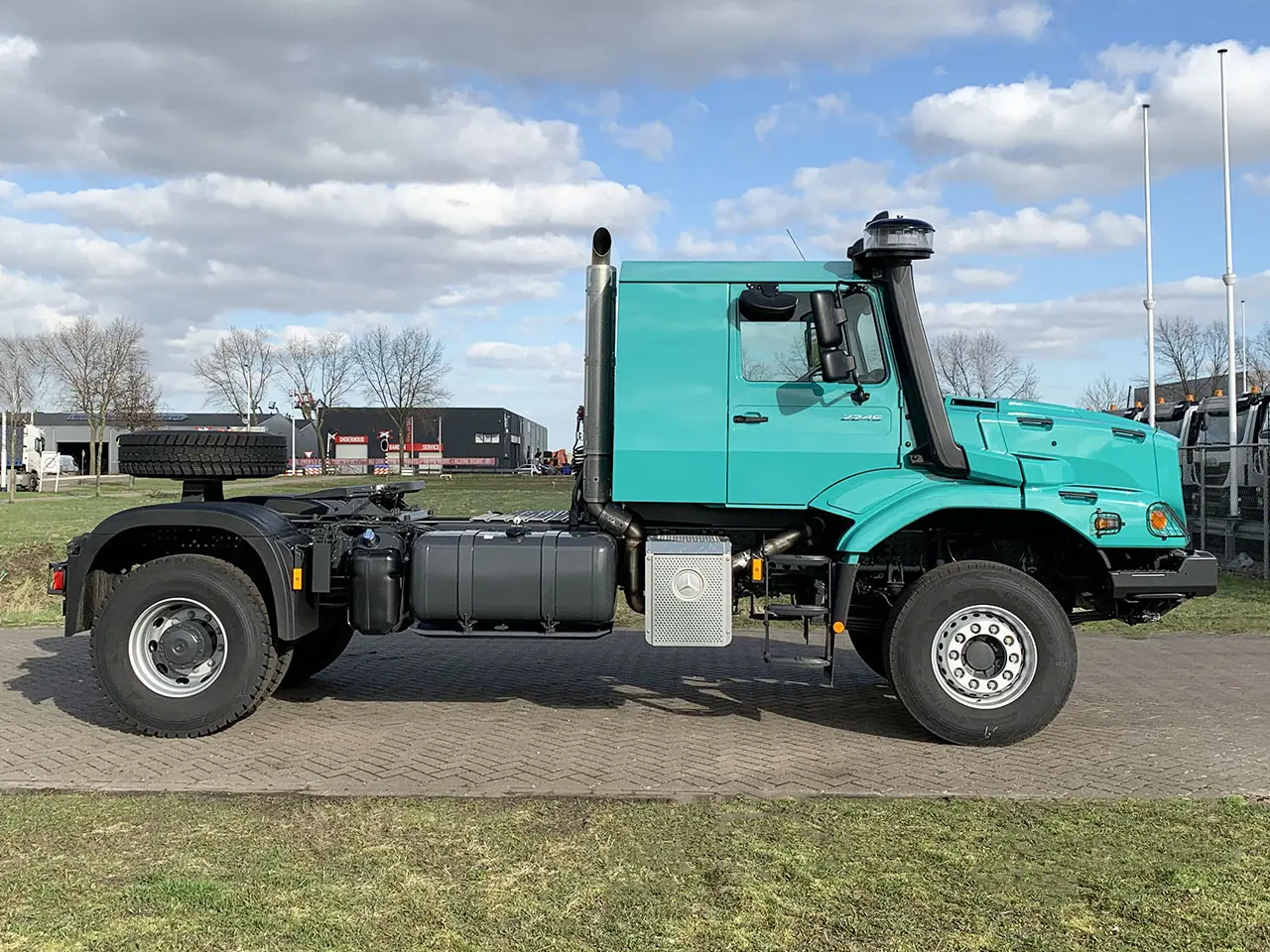 Mercedes-Benz Zetros 2045-S Tractor Head 4x2 5