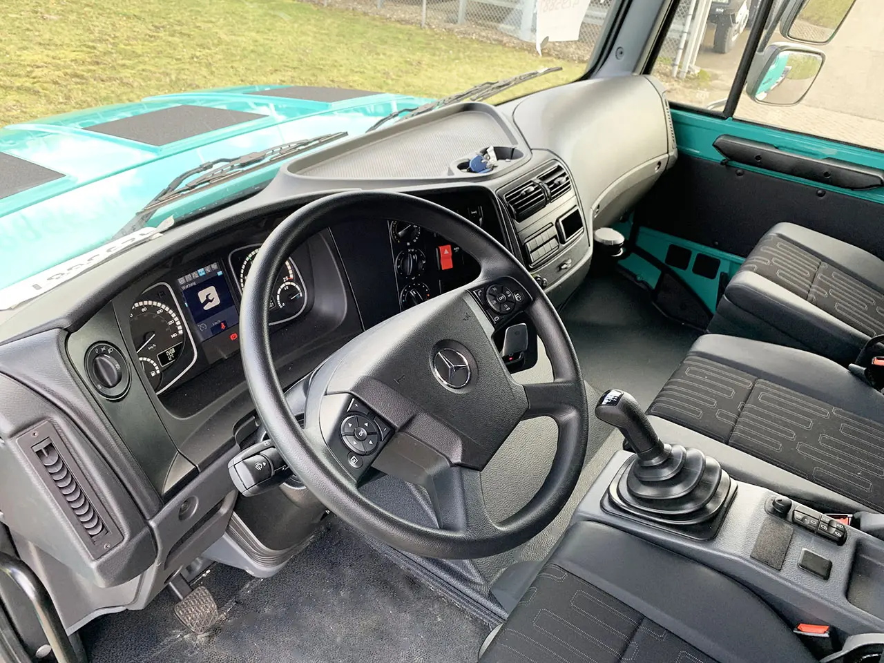 Mercedes-Benz Zetros 2045-S 4x2 Tractor Head 8