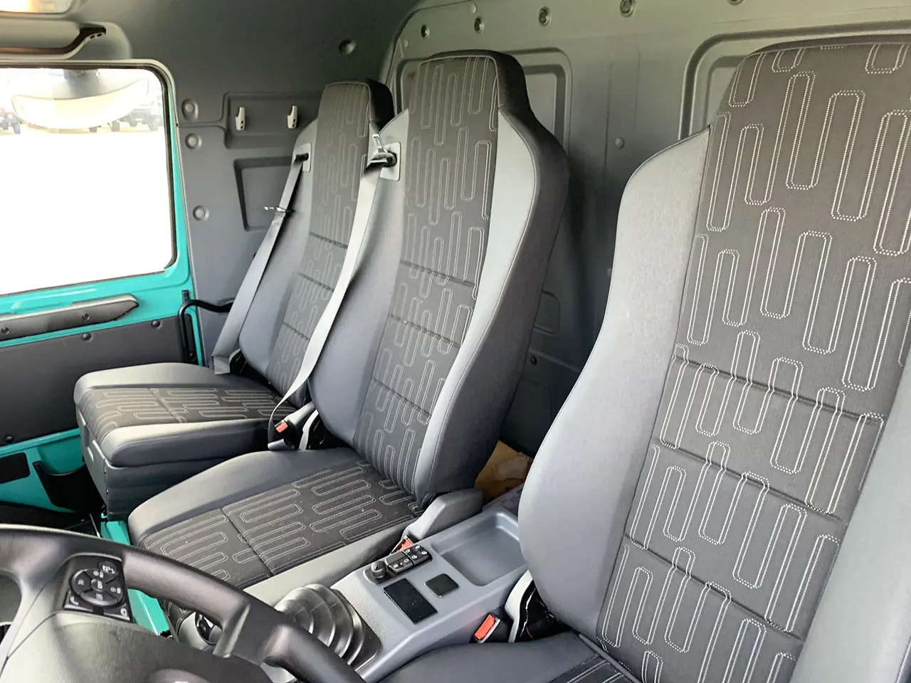 Mercedes-Benz Zetros 2045-S 4x2 Tractor Head 10