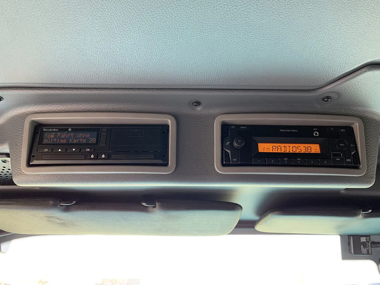 Mercedes-Benz Zetros 2045-S 4x2 Tractor Head 11