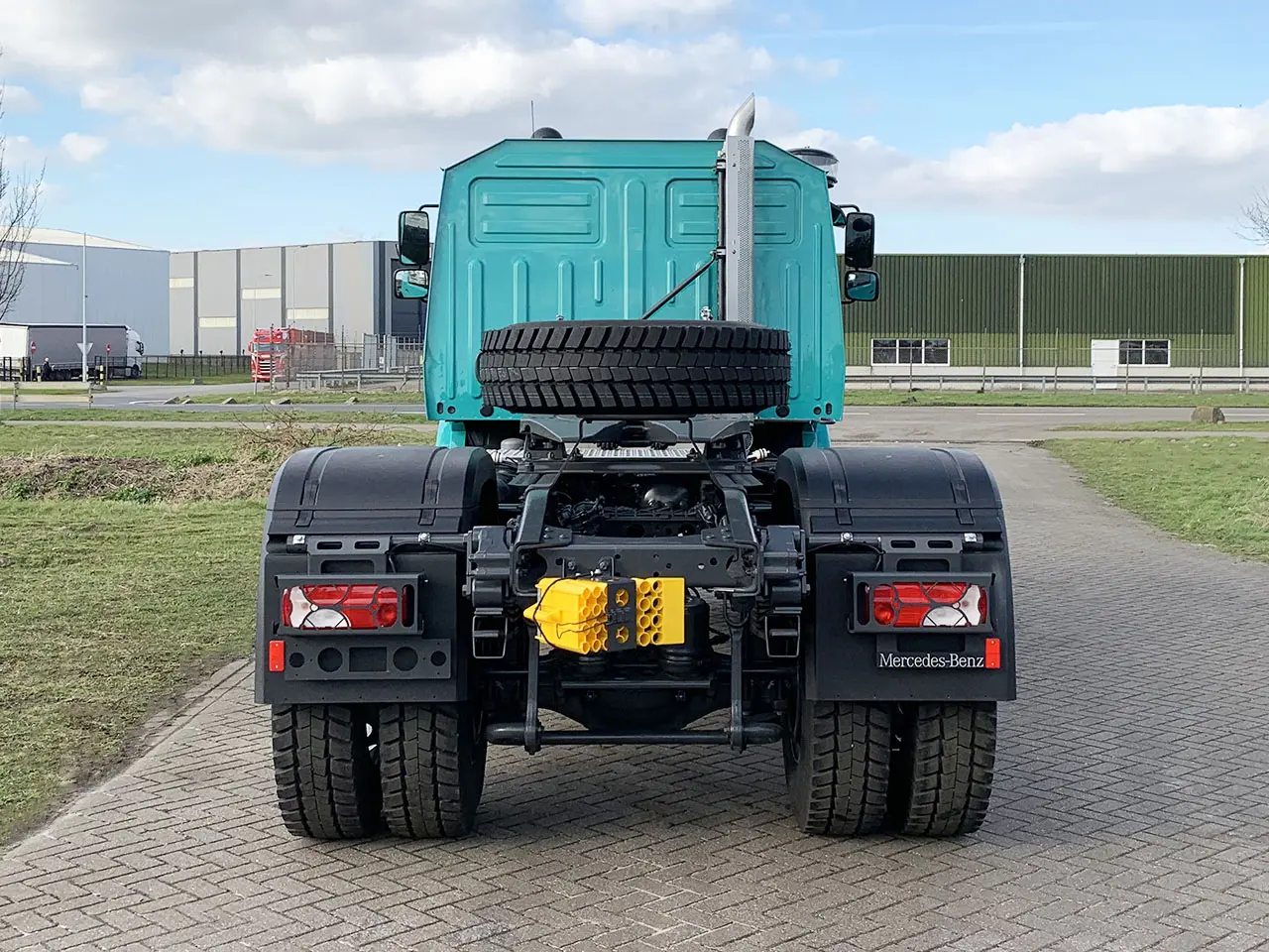 Mercedes-Benz Zetros 2045-S Tractor Head 4x2 12