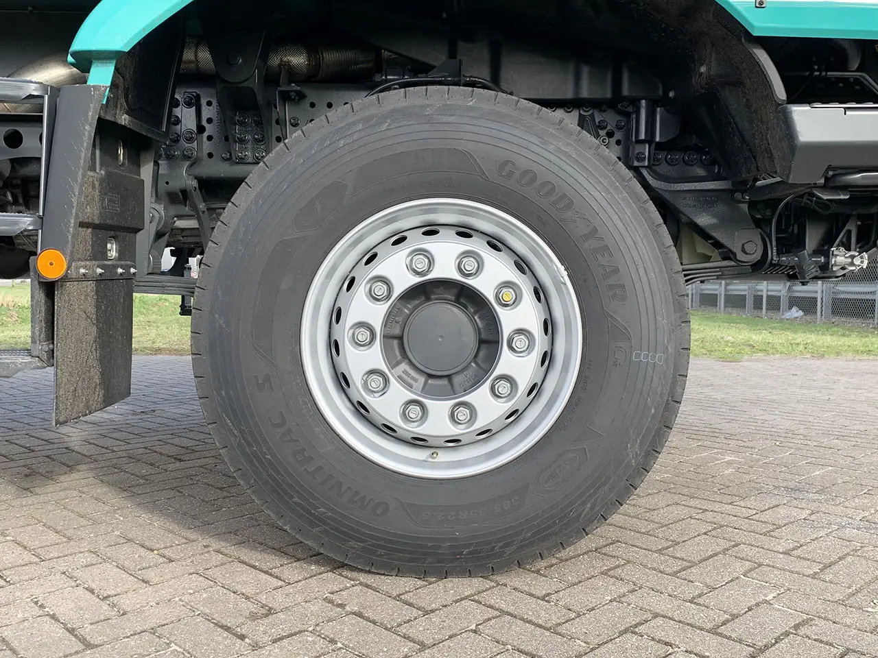 Mercedes-Benz Zetros 2045-S Tractor Head 4x2 14