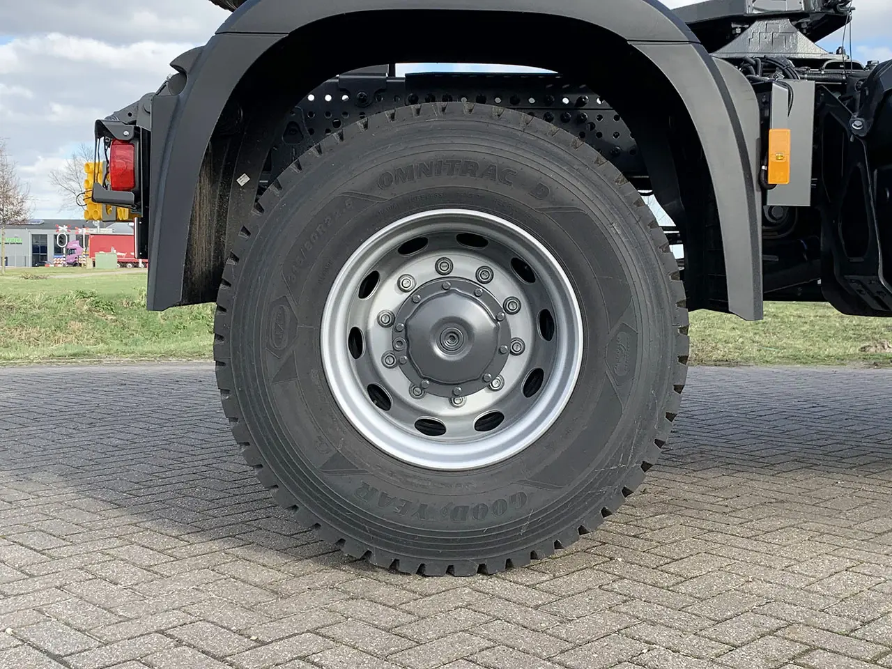 Mercedes-Benz Zetros 2045-S Tractor Head 4x2 15
