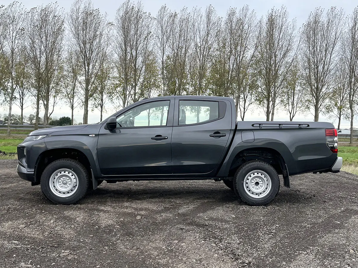 Mitsubishi L200 GL Double Cab Pick-up 4x4 2