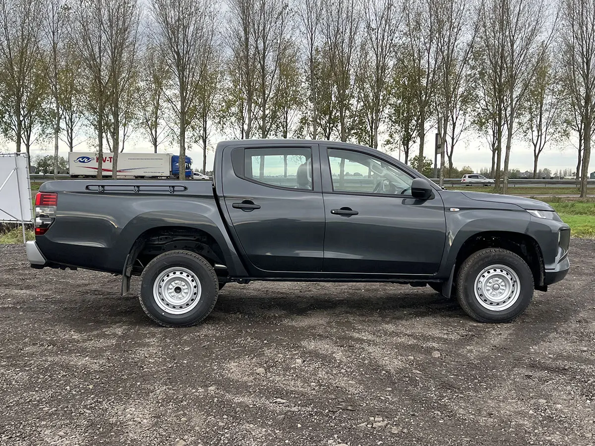Mitsubishi L200 GL 4x4 Double Cab Pick-up 5