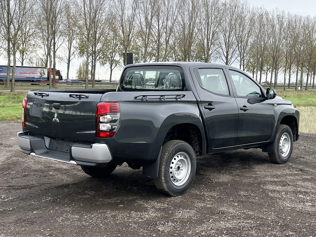 Mitsubishi L200 GL 4x4 Double Cab Pick-up 6