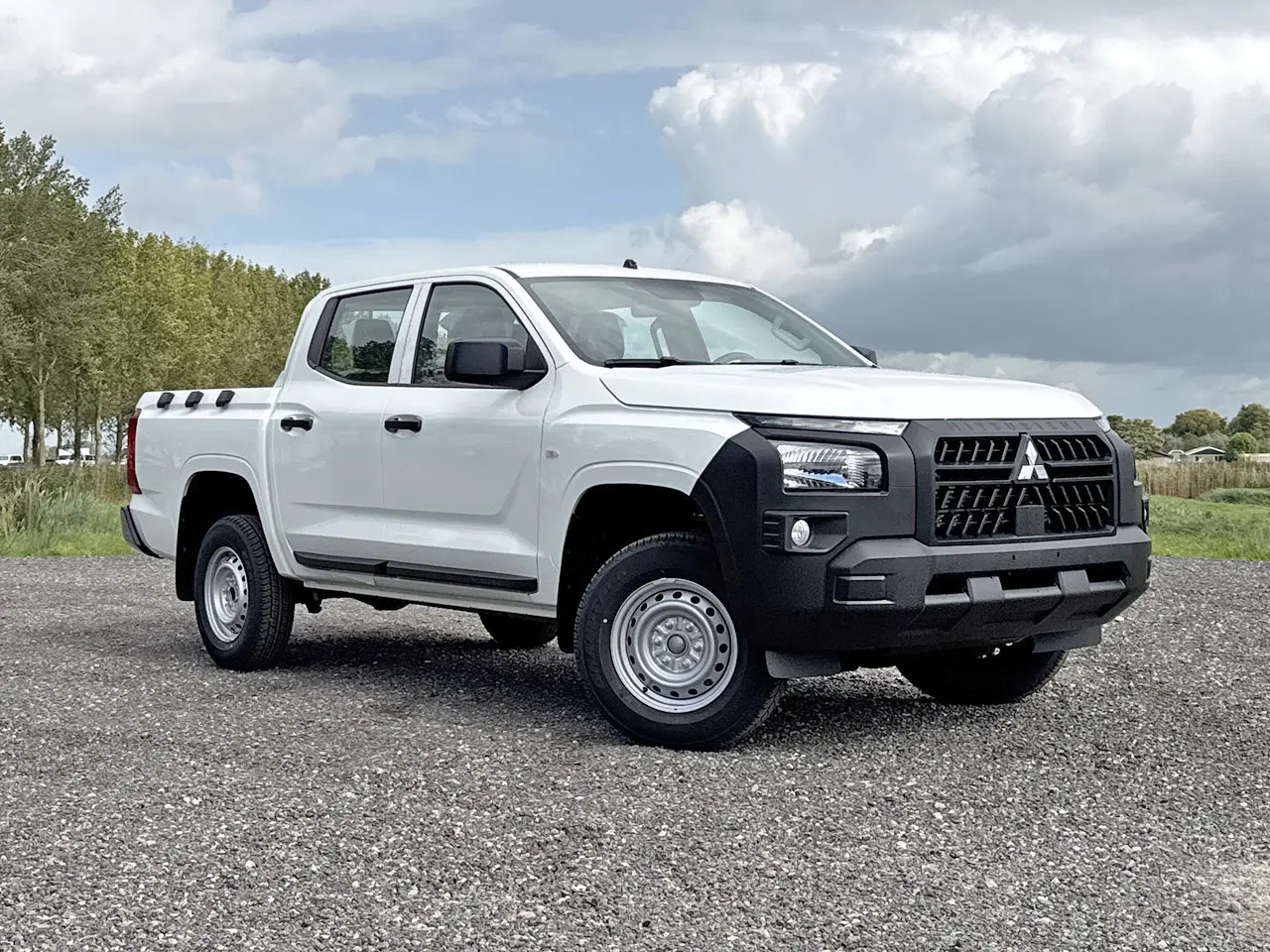 Mitsubishi L200 GL 4x4 Double Cab Pick-up 4