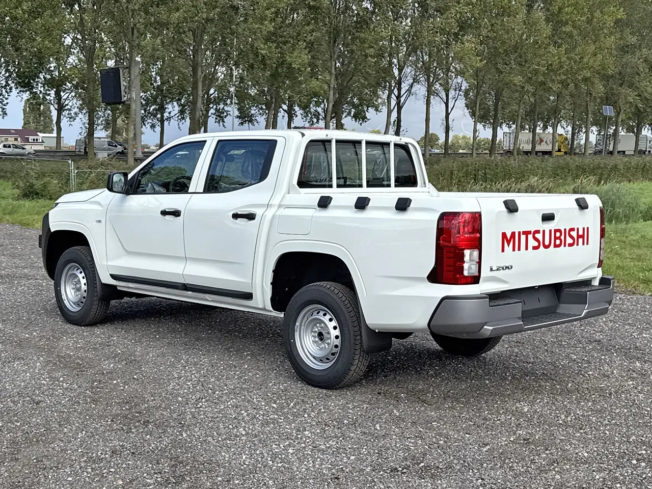 Mitsubishi L200 GL 4x4 Double Cab Pick-up 6